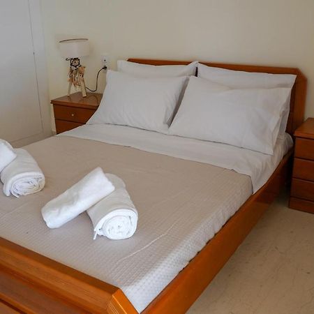 Km Beach View Apartment Ханья Экстерьер фото
